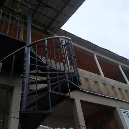 Guest House Nene Mestia Esterno foto