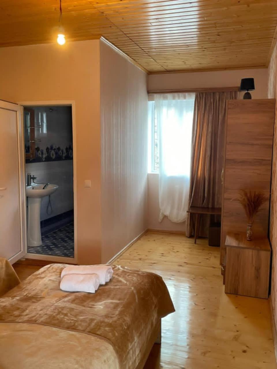 Guest House Nene Mestia Esterno foto