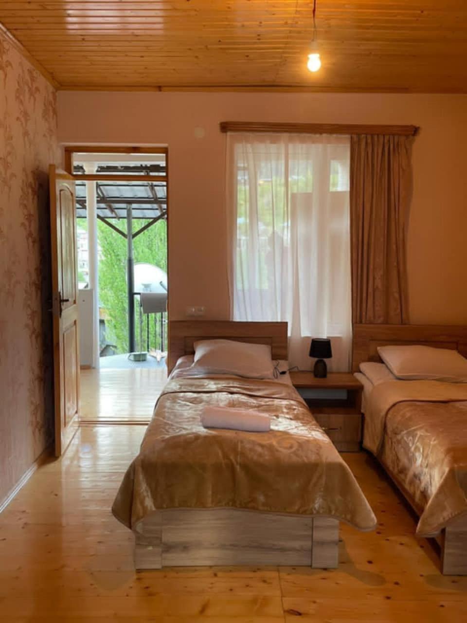 Guest House Nene Mestia Esterno foto